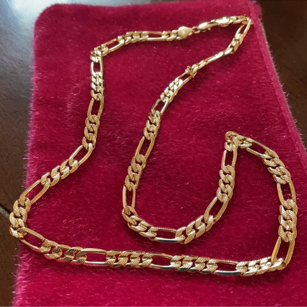 Elegant Gold Figaro-Link Women’s Necklace - Gold Tone